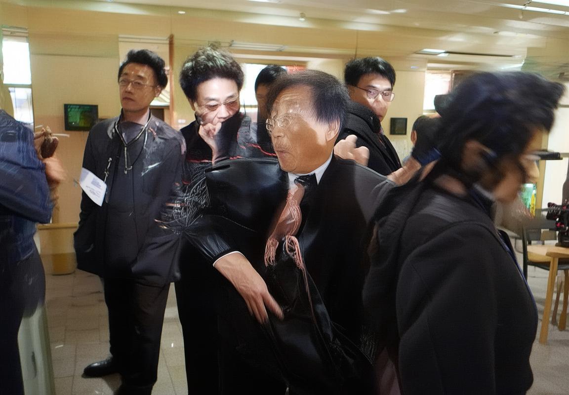 郭敬明500万股冻结：挑战中的青春英雄与梦想