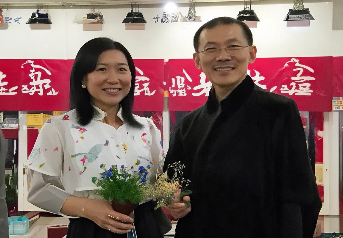 央行暂停买入国债，市场机遇与挑战并存